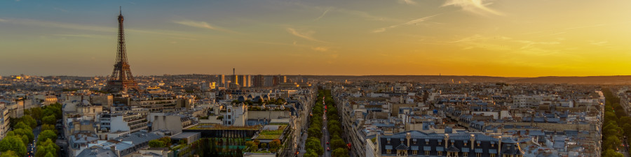 Vue du ciel de Paris au coucher du soleil